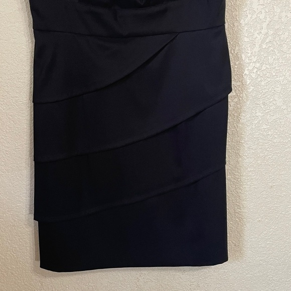 Elegant Black Sleeveless Dress with Embellished Neckline - Picture 3 of 8